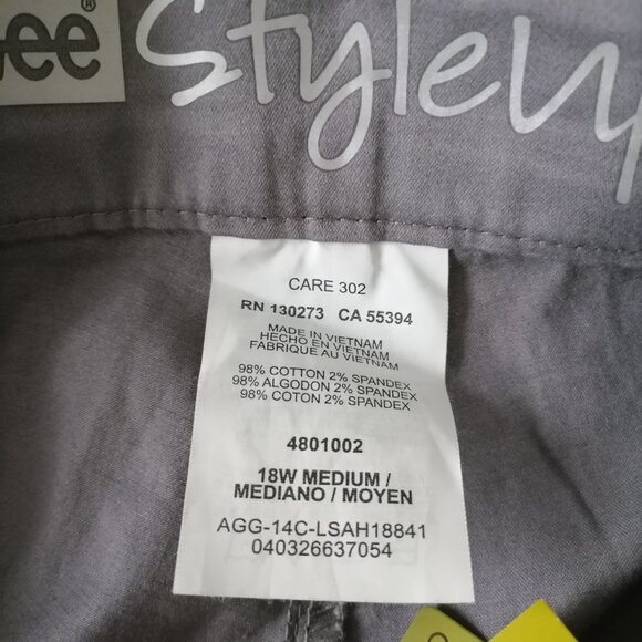NWT Lee Womens Gray High Rise Flat Front Style Up Pull On Cropped Pants Size 18W - Picture 6 of 7